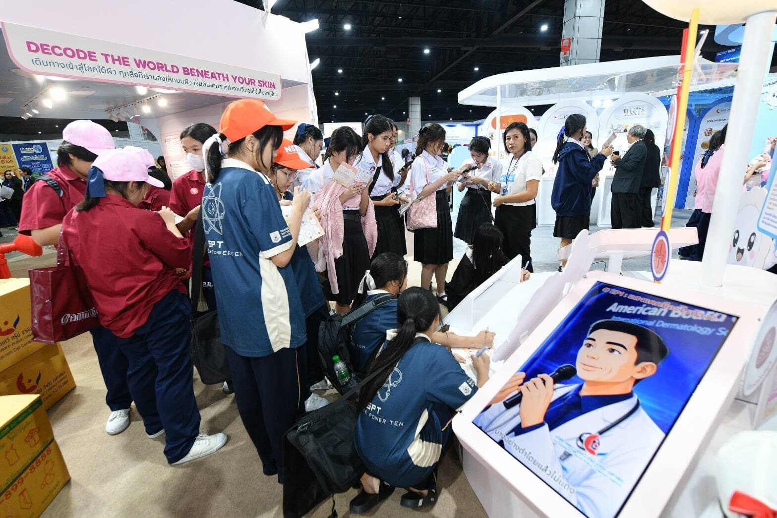 NSM จับมือ แพน คอสเมติก x ราชเทวี คลินิก เปิดนิทรรศการ "วิทยาศาสตร์แห่งความงามที่แท้จริง" - 5