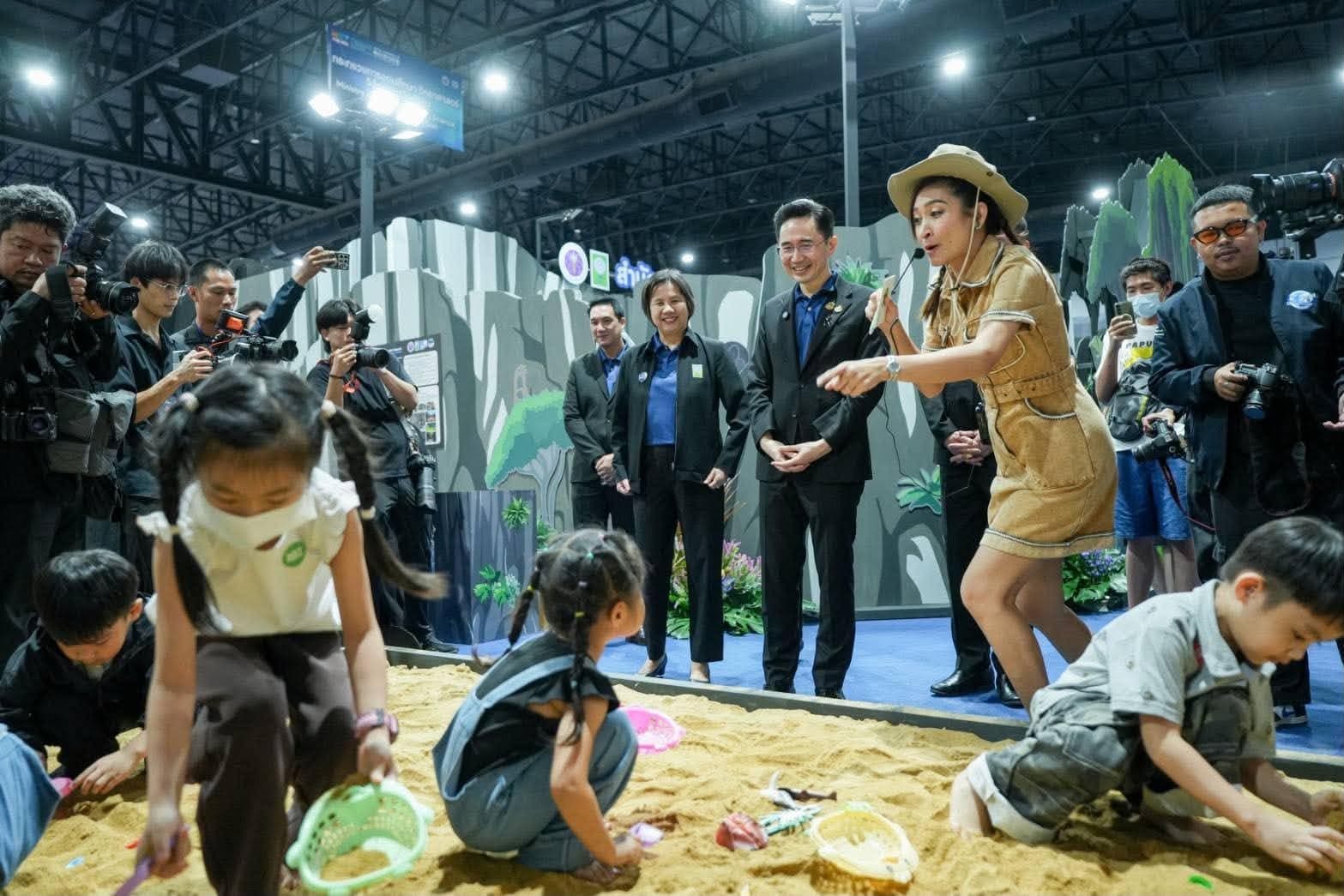 อว.จัดยิ่งใหญ่!! มหกรรมวิทย์ฯ 69 "ยศชนัน" เปิดงาน เชิดชูสุดยอดเยาวชน-ครูนักวิทย์แห่งปี - 4